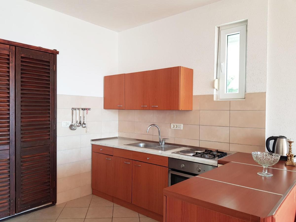 Villa Brela Bagian luar foto