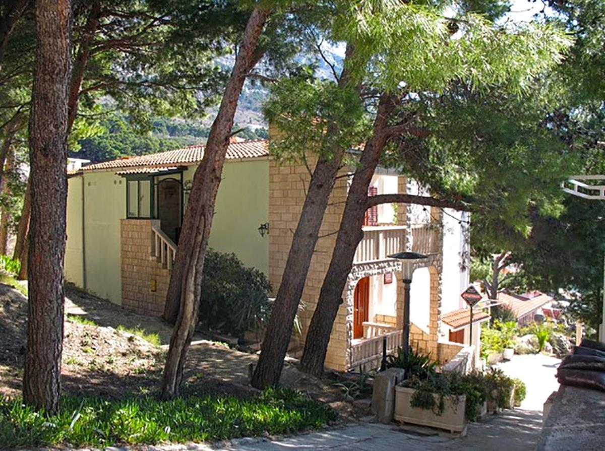 Villa Brela Bagian luar foto