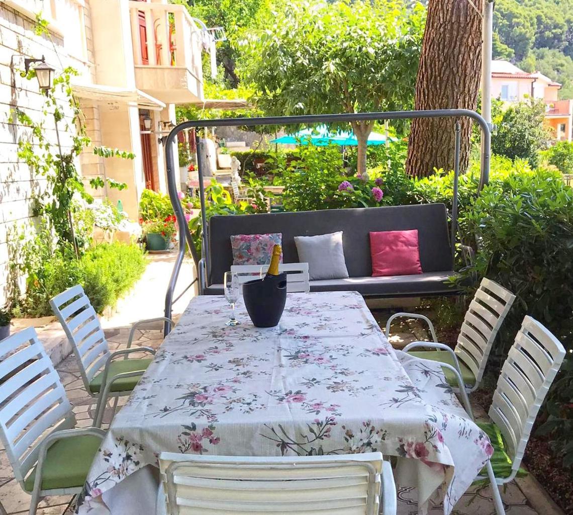 Villa Brela Bagian luar foto